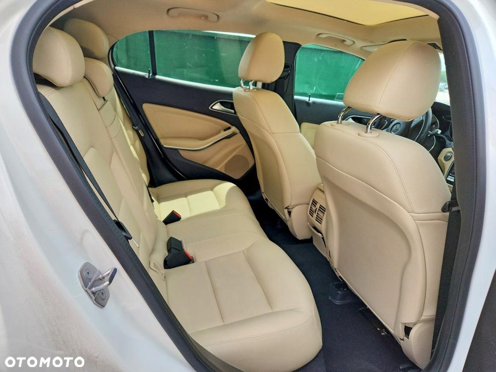 Mercedes-Benz GLA 250 4-Matic - 10