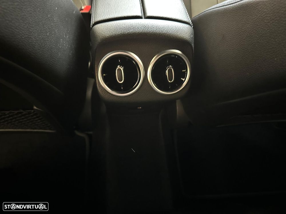 Mercedes-Benz A 180 d 8G-DCT Special Edition - 32