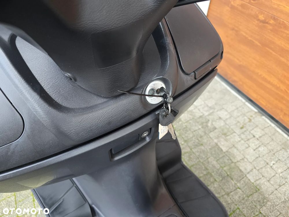 Suzuki Burgman - 13