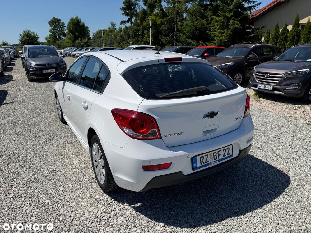 Chevrolet Cruze 1.6 LT - 16
