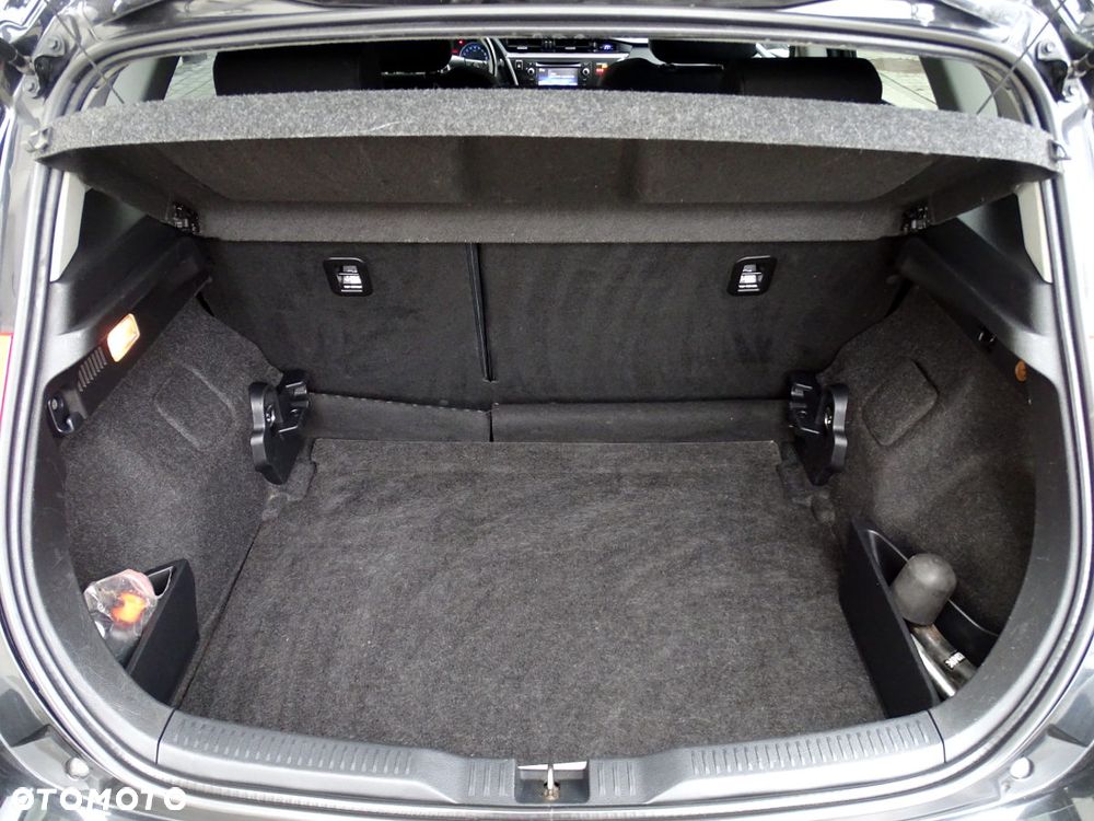 Toyota Auris 1.6 Executive - 14