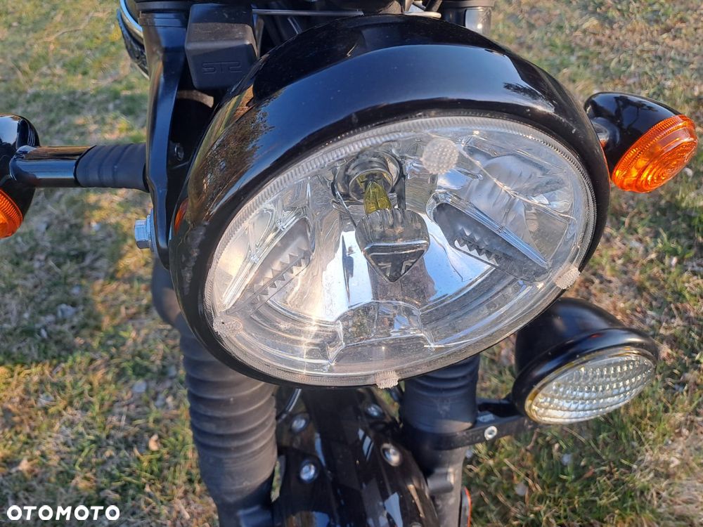 Triumph Bonneville - 10