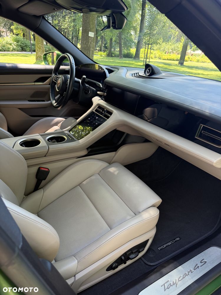 Porsche Taycan - 15