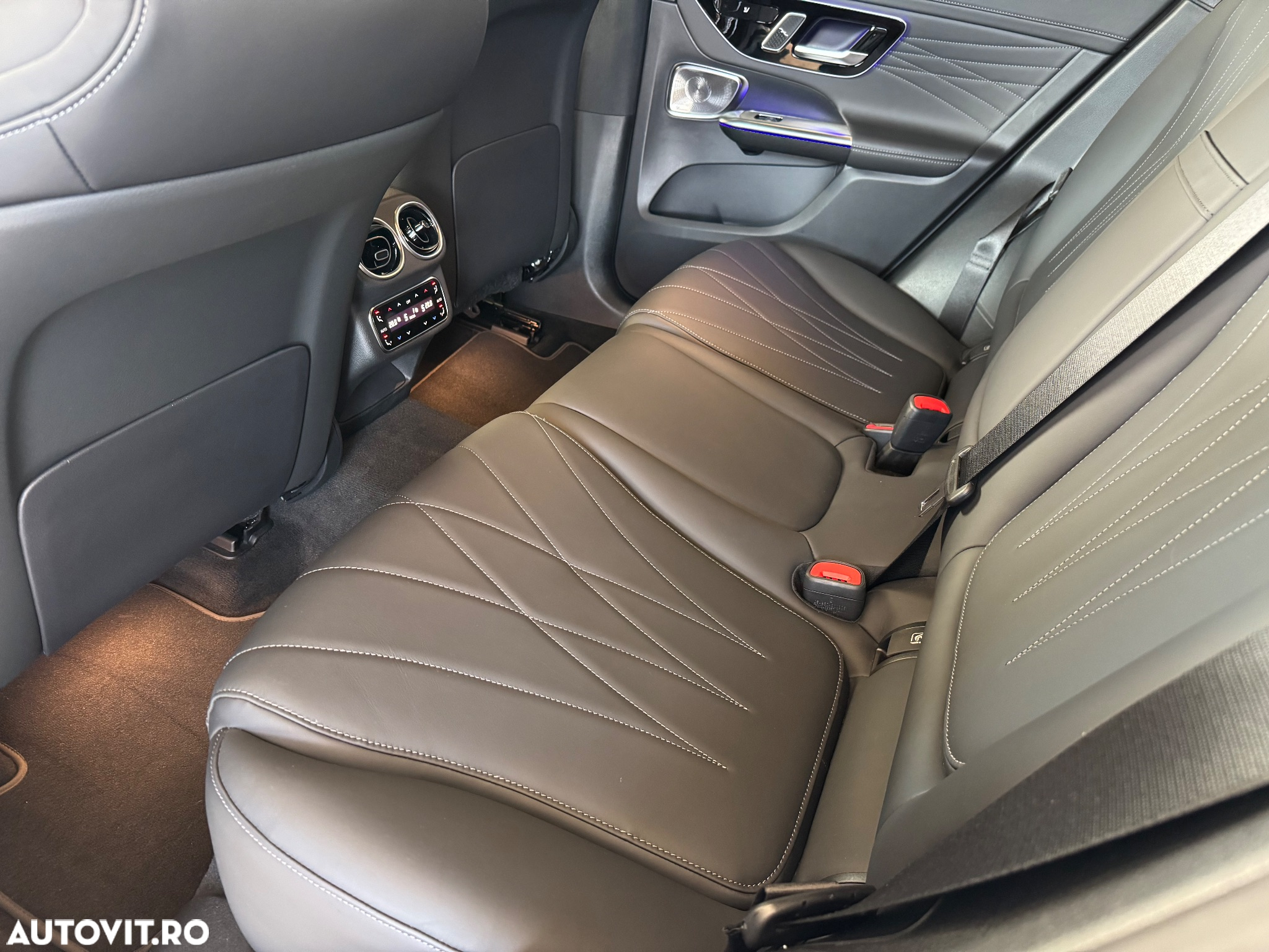 Mercedes-Benz GLC 200 4Matic 9G-TRONIC AMG Line Advanced - 12