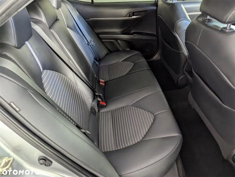 Toyota Camry - 27