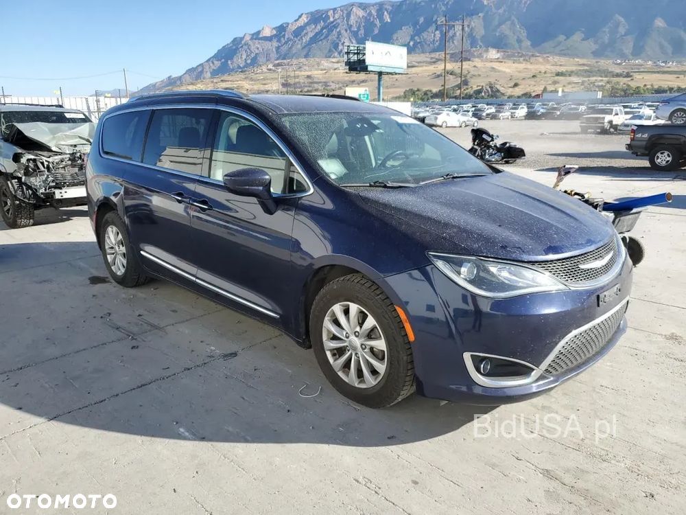 Chrysler Pacifica - 4