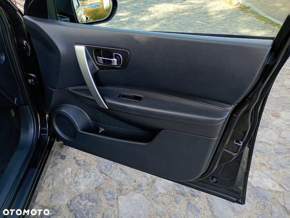 Nissan Qashqai 2.0 dCi 4 x 4 DPF tekna - 22