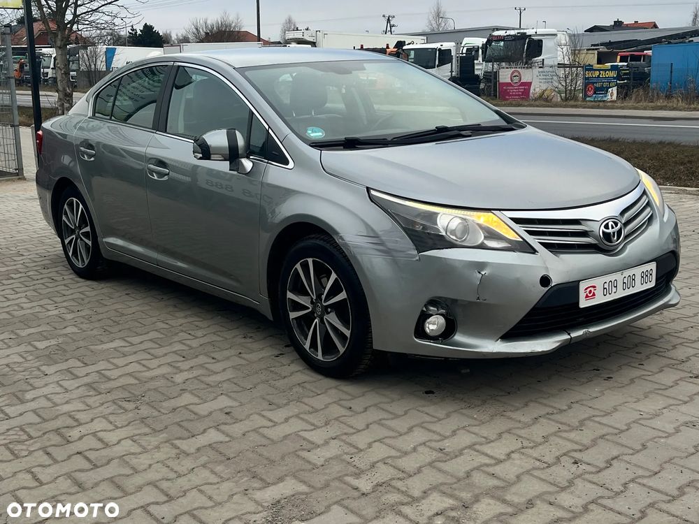 Toyota Avensis 1.6 Premium - 3