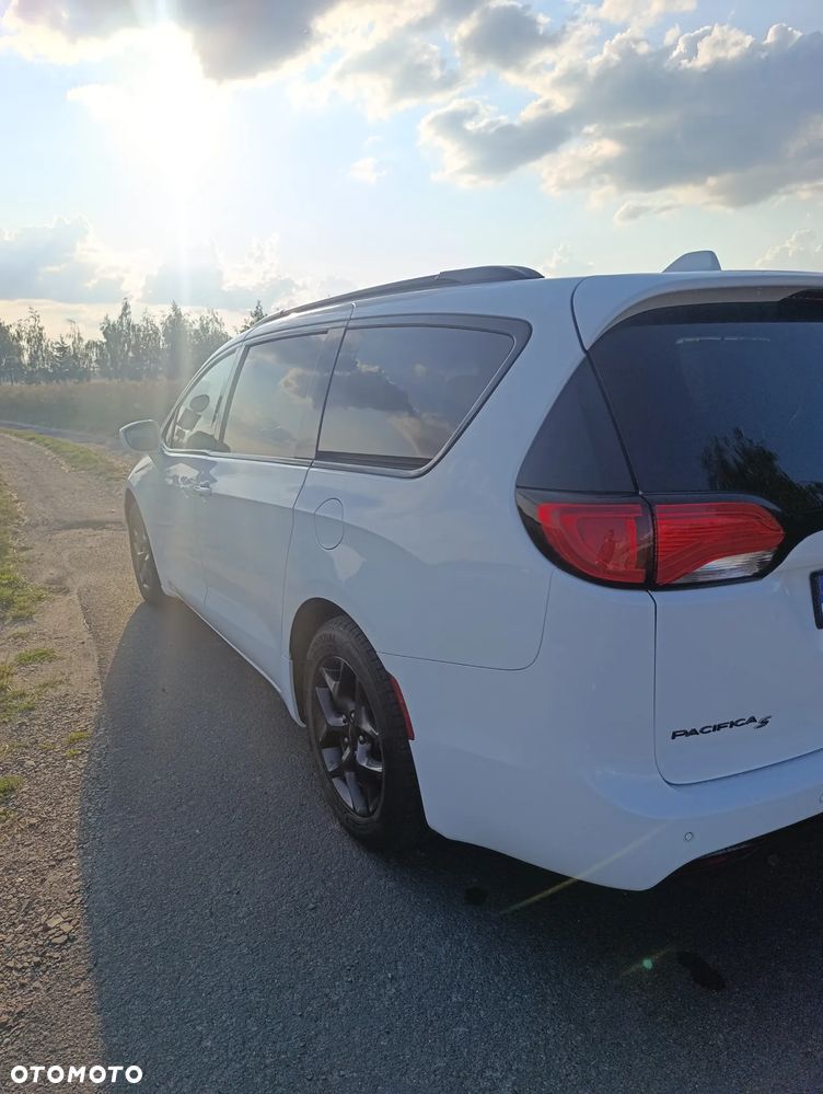 Chrysler Pacifica - 20