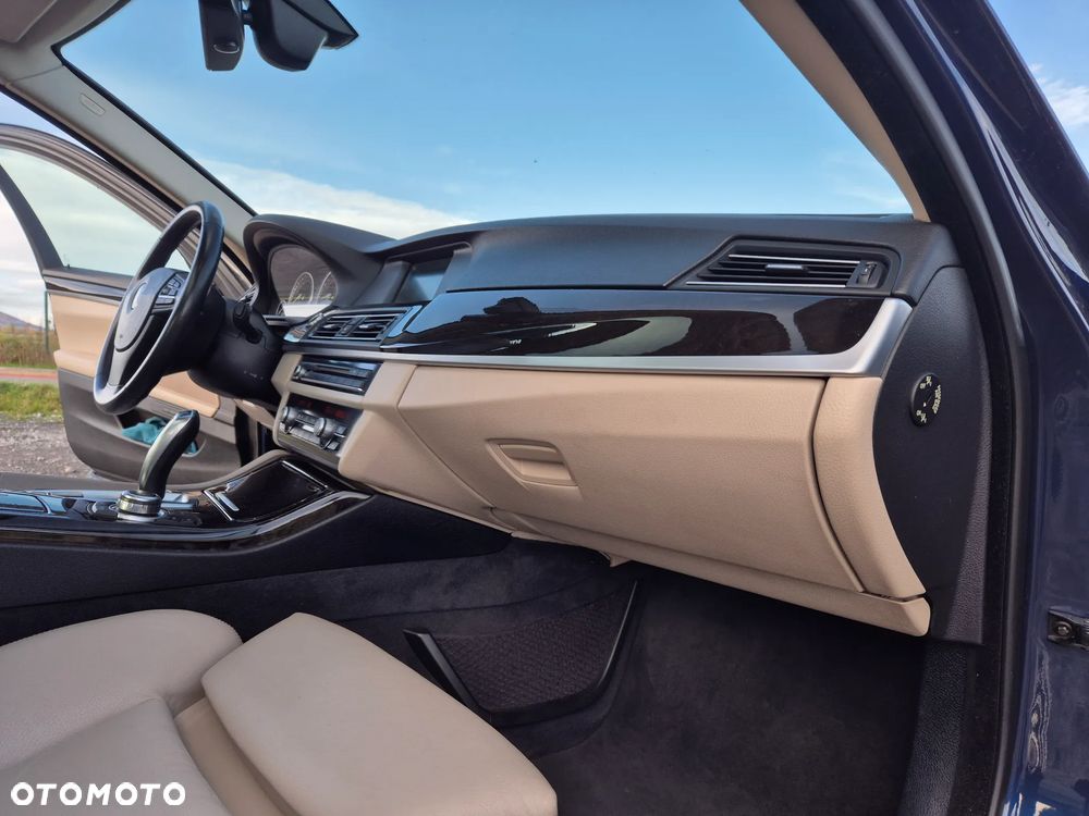 BMW Seria 5 528i - 11