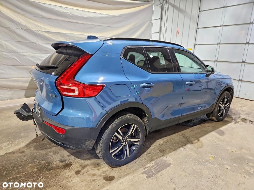 Volvo XC 40 T5 AWD Momentum - 4