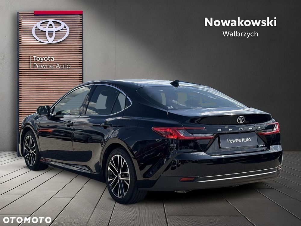 Toyota Camry - 4