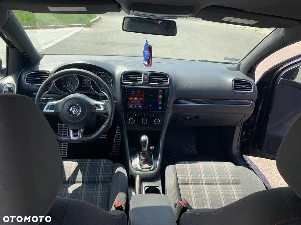 Volkswagen Golf - 6