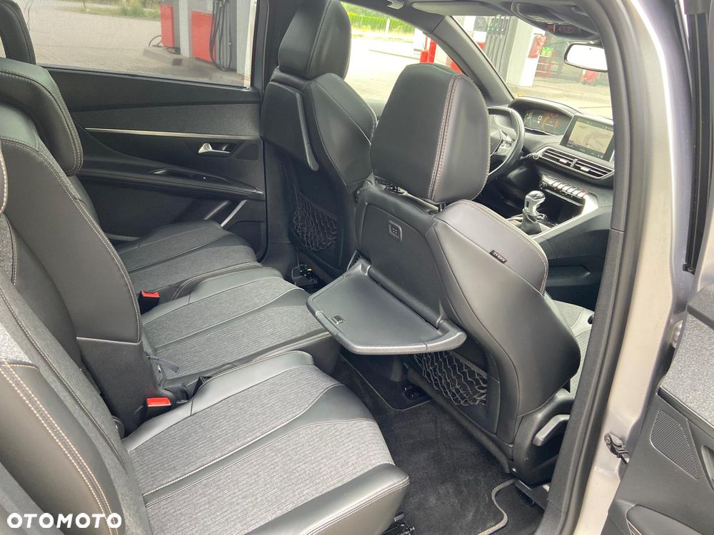 Peugeot 5008 - 8