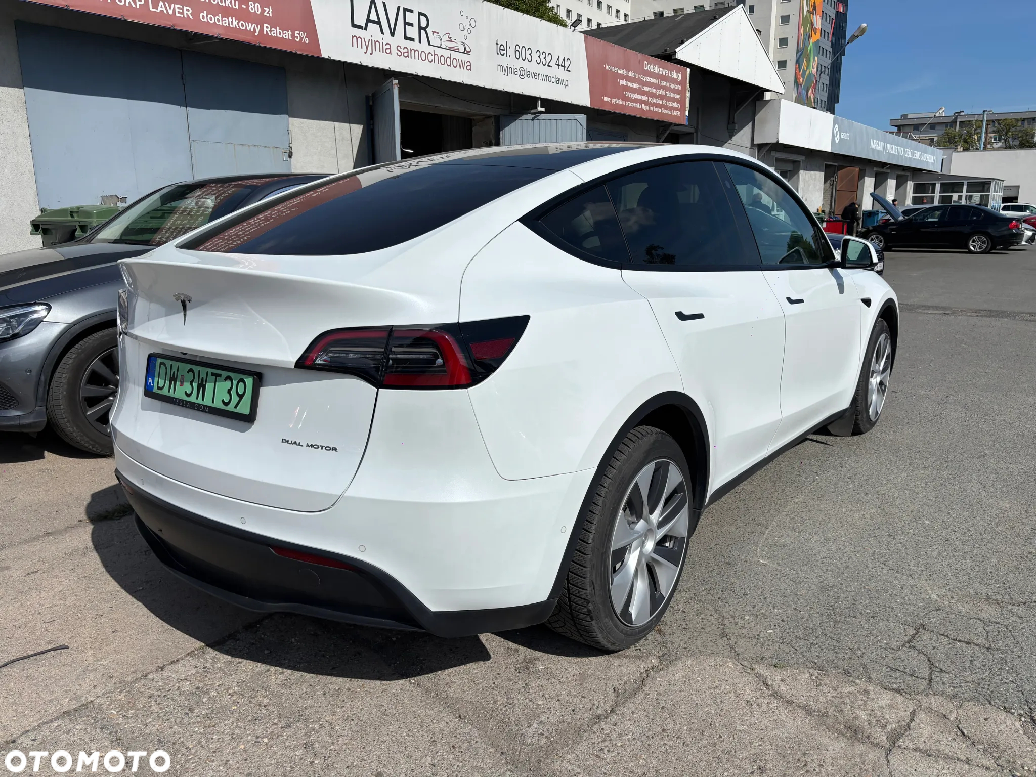 Tesla Y Long Range AWD - 18
