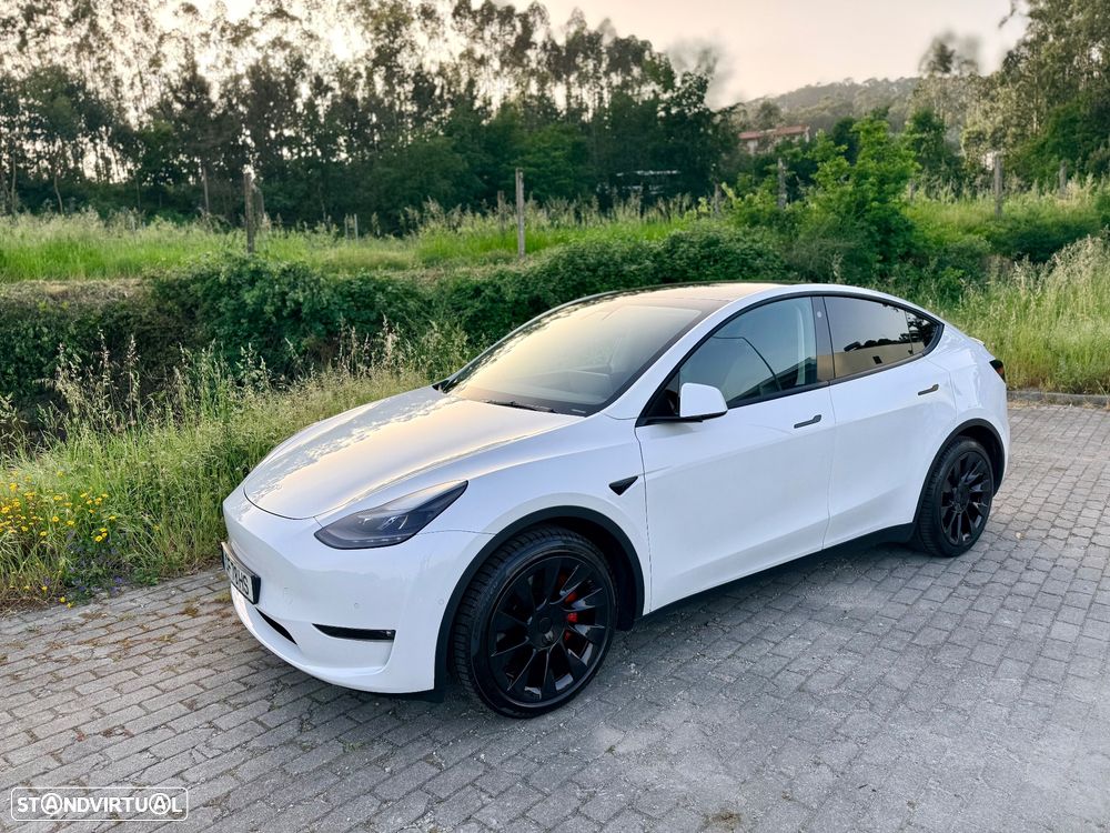 Tesla Model Y - 12