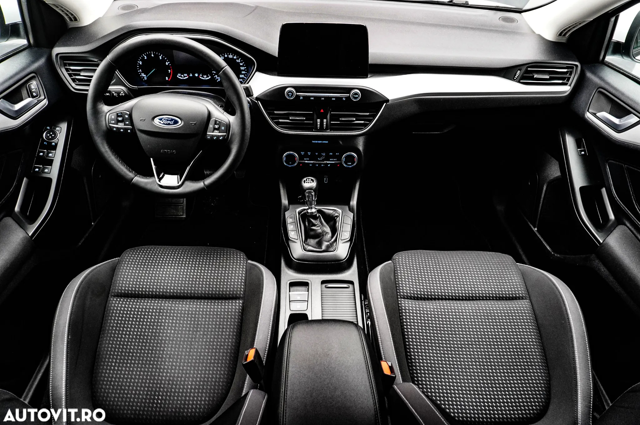 Ford Focus 1.0 EcoBoost Titanium Business - 8