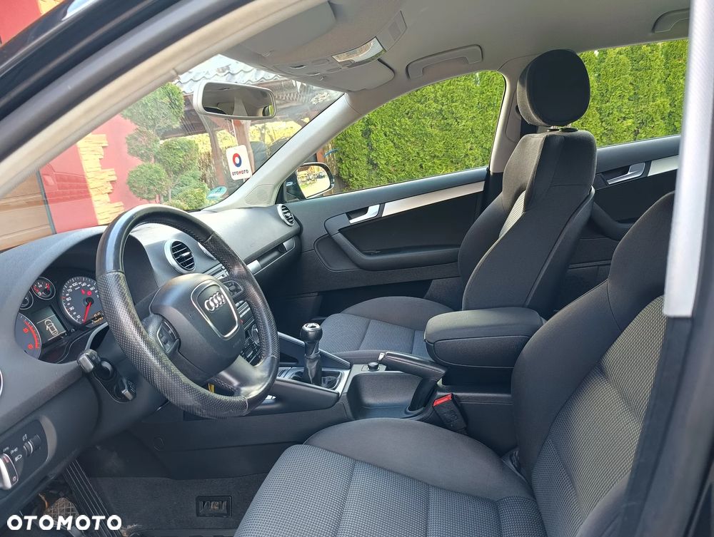 Audi A3 Sportback 2.0 TDI Ambiente - 27