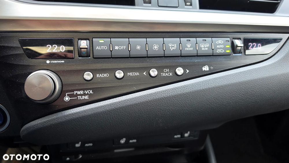 Lexus ES 300h Business Edition - 15