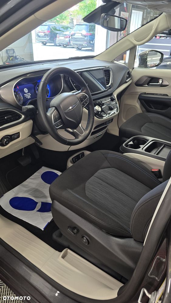 Chrysler Pacifica - 13
