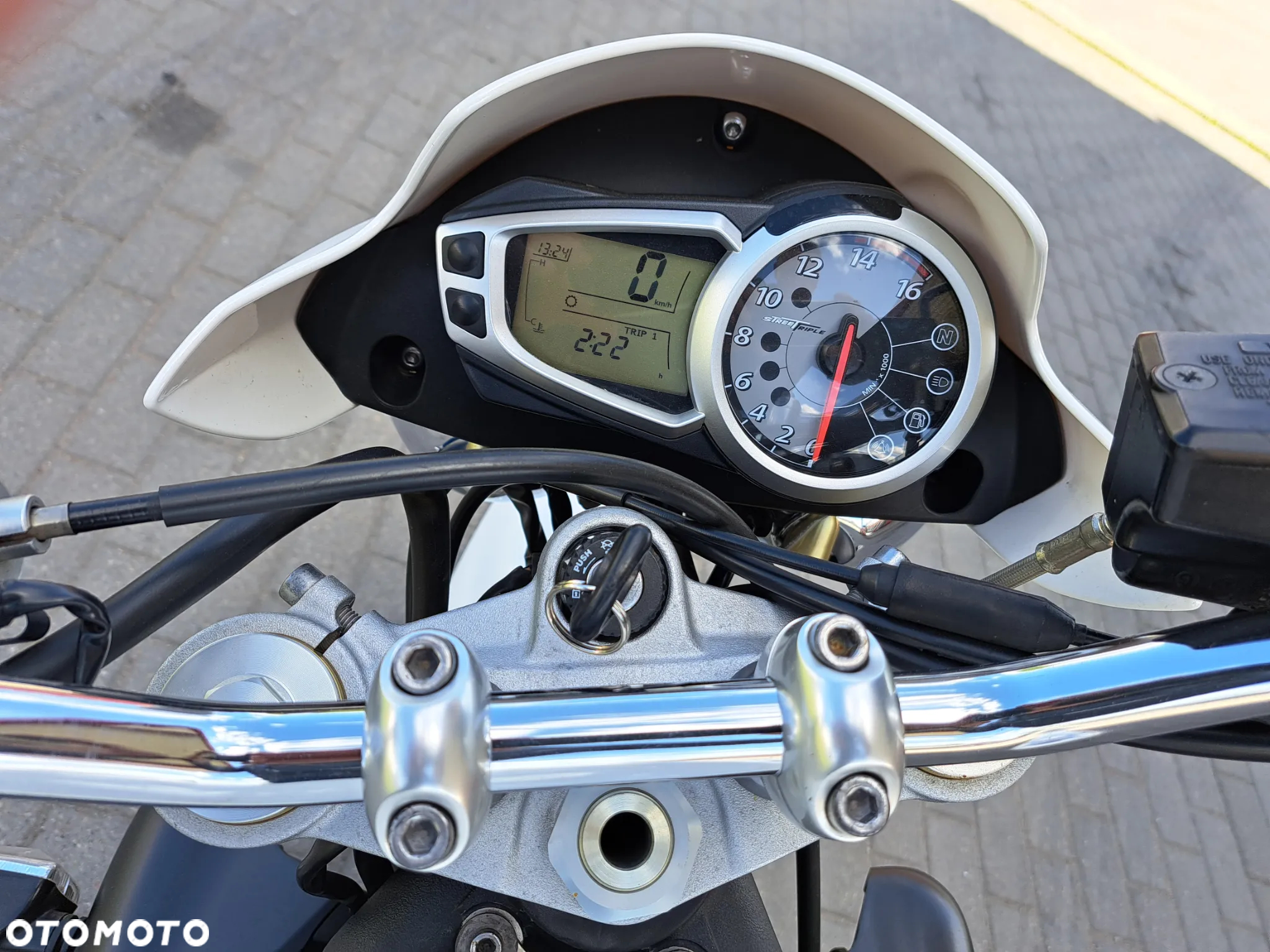 Triumph Street Triple - 10