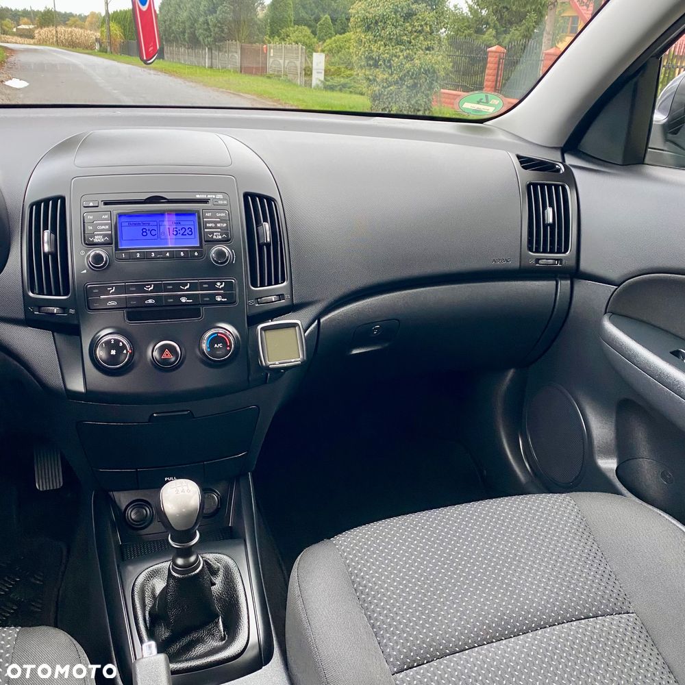 Hyundai i30 i30cw 1.6 CRDi FIFA WM Edition - 16