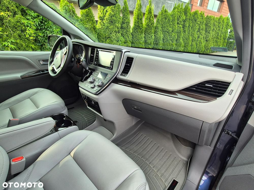 Toyota Sienna 3.5 V6 XLE AWD - 13