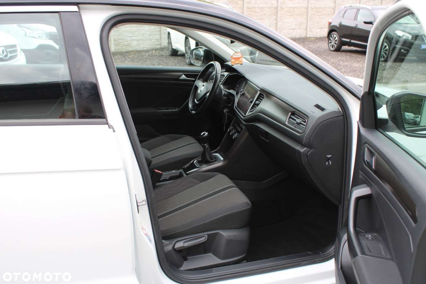 Volkswagen T-Roc - 38