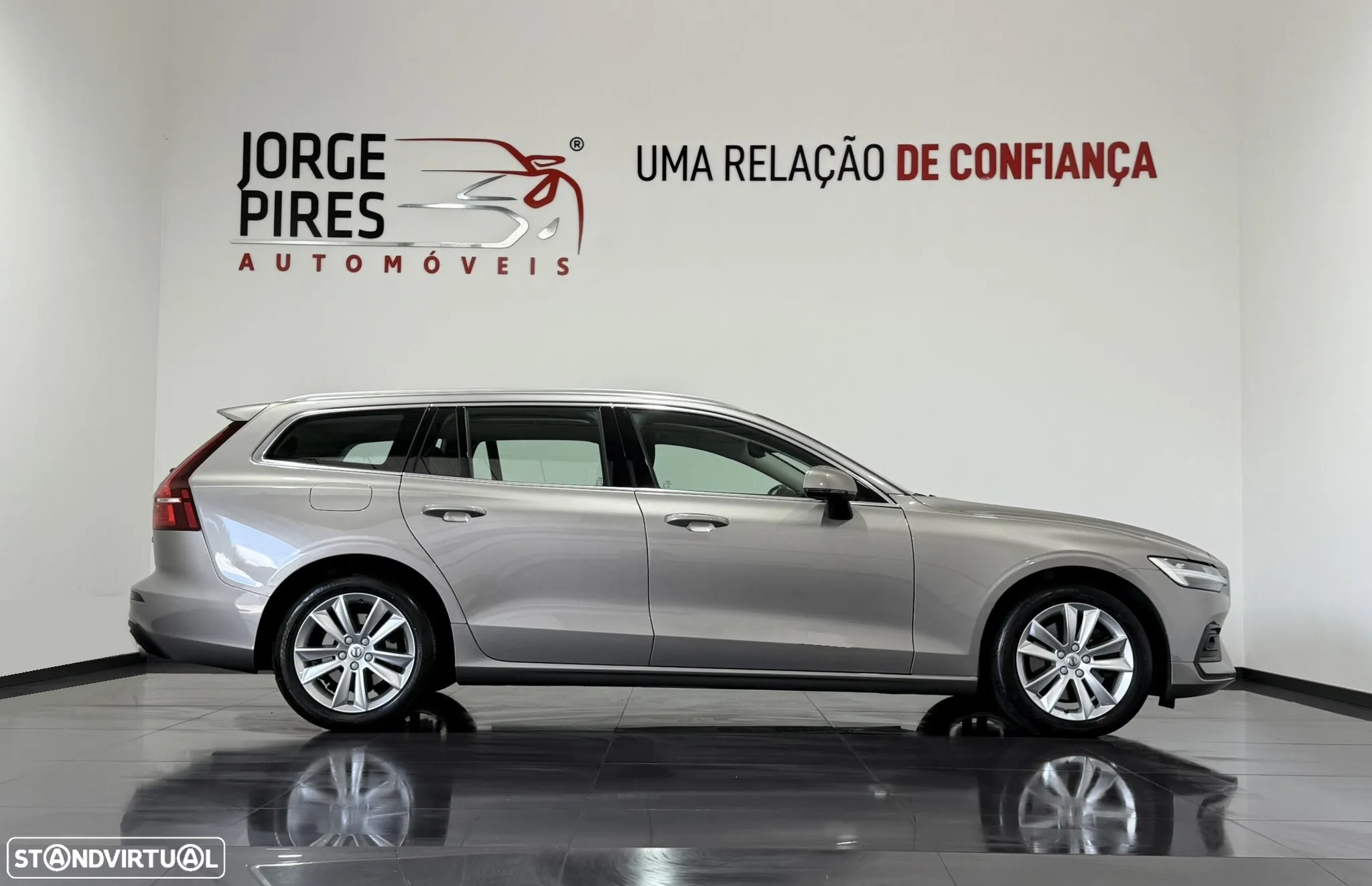 Volvo V60 2.0 B4 Momentum Geartronic - 3