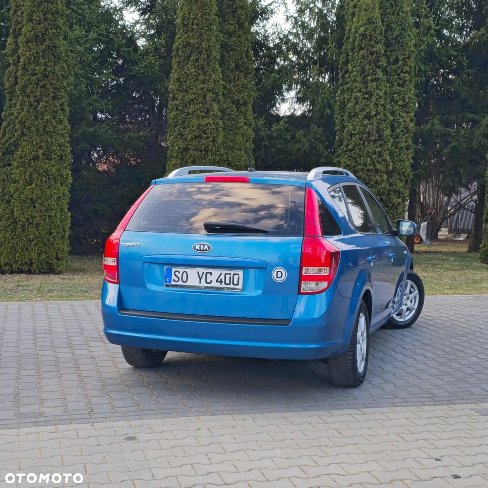 Kia Ceed - 13
