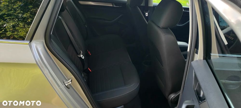 Skoda RAPID 1.4 TDI DSG Style - 8