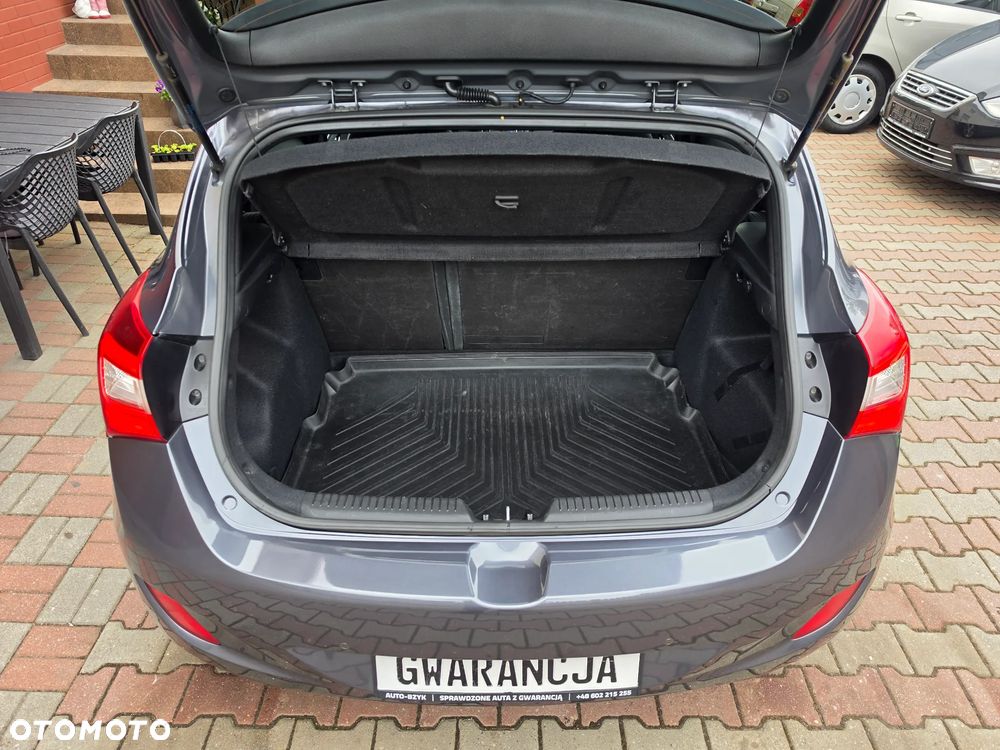 Hyundai i30 blue 1.6 GDI Passion - 14