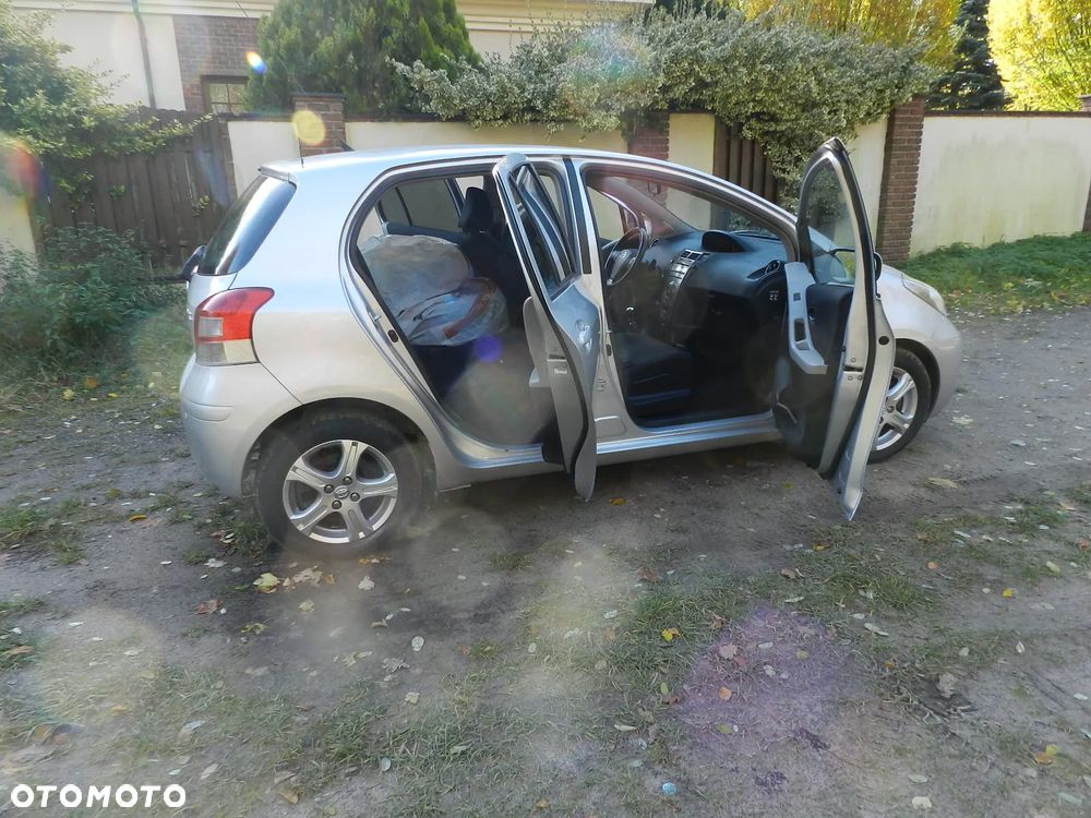 Toyota Yaris - 10