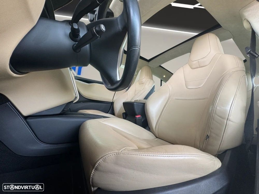 Tesla Model S - 14