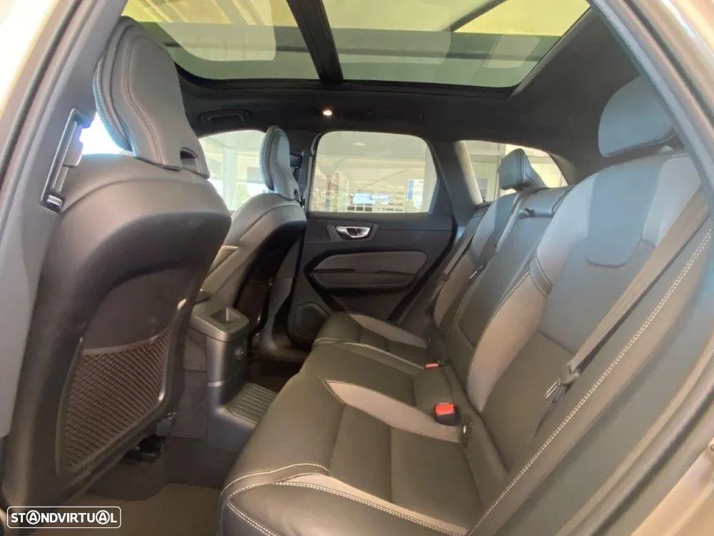 Volvo XC 60 2.0 T6 PHEV Plus Dark AWD - 14