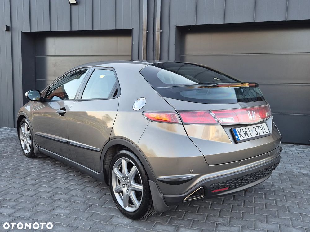 Honda Civic 1.8 Executive - 25