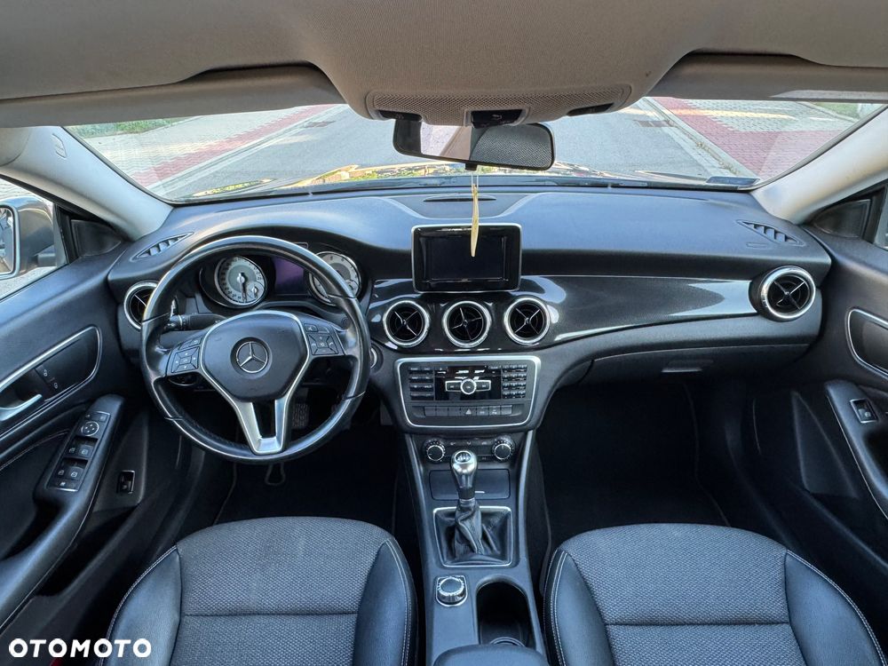 Mercedes-Benz CLA 180 - 18
