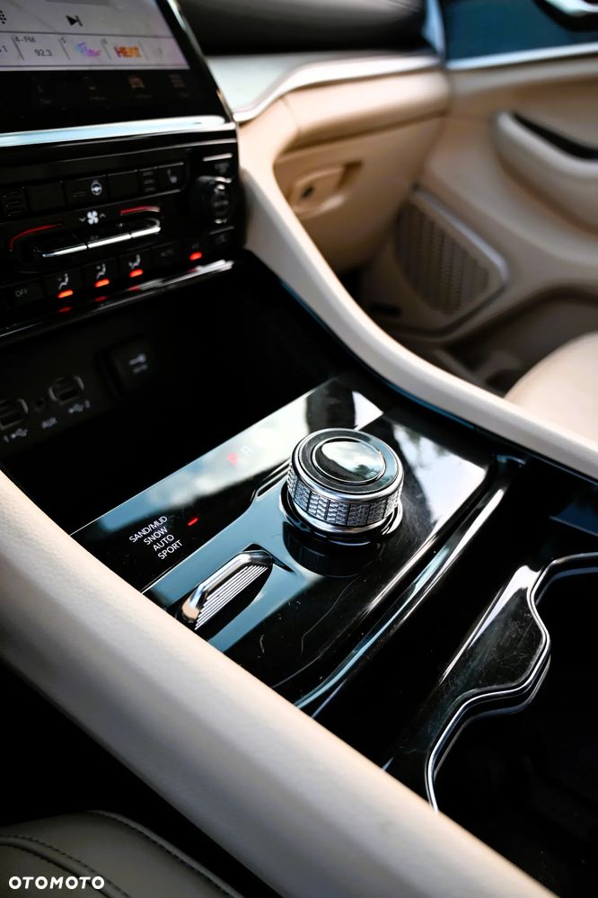 Jeep Grand Cherokee - 29