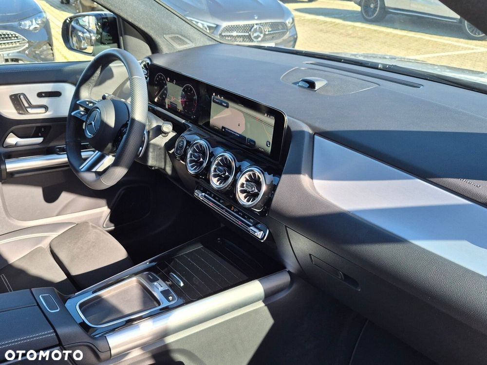 Mercedes-Benz GLA - 29