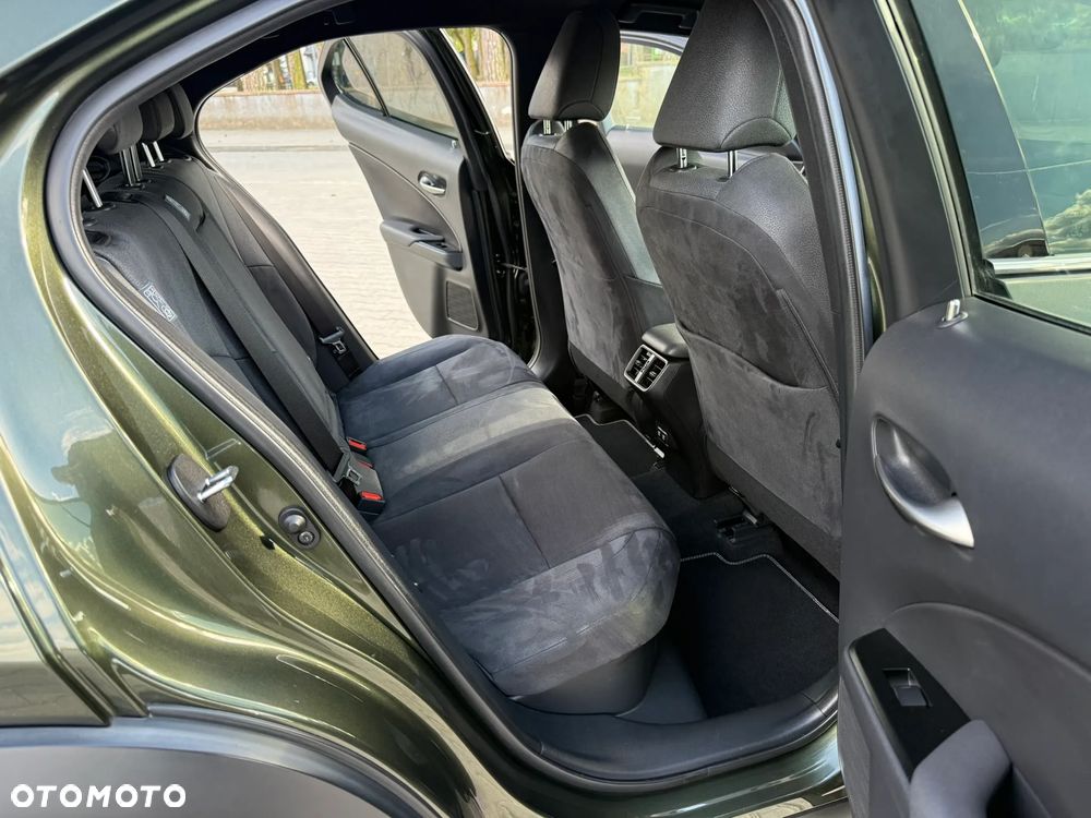Lexus UX 250h F Sport 2WD - 39