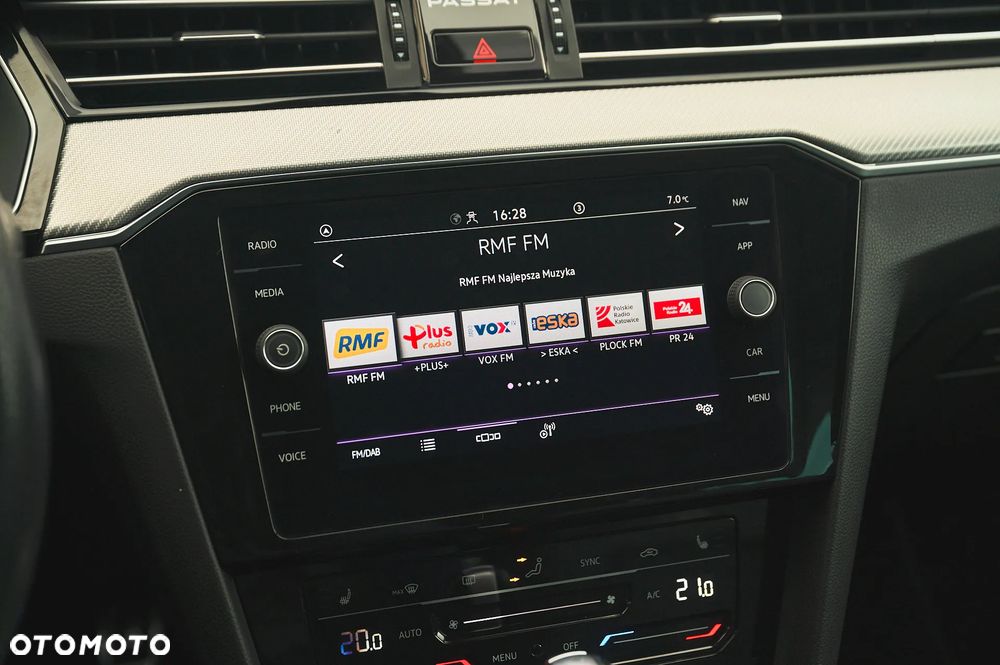 Volkswagen Passat 2.0 TDI SCR DSG Highline - 34