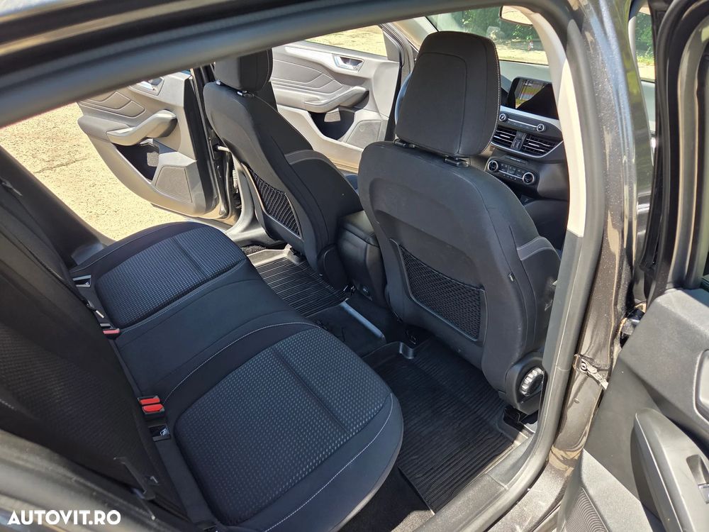 Ford Focus 1.0 EcoBoost Titanium - 24
