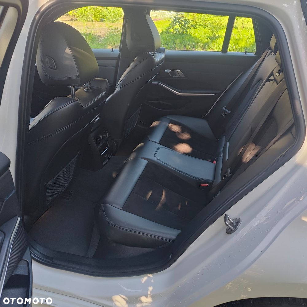 BMW Seria 3 320i - 17