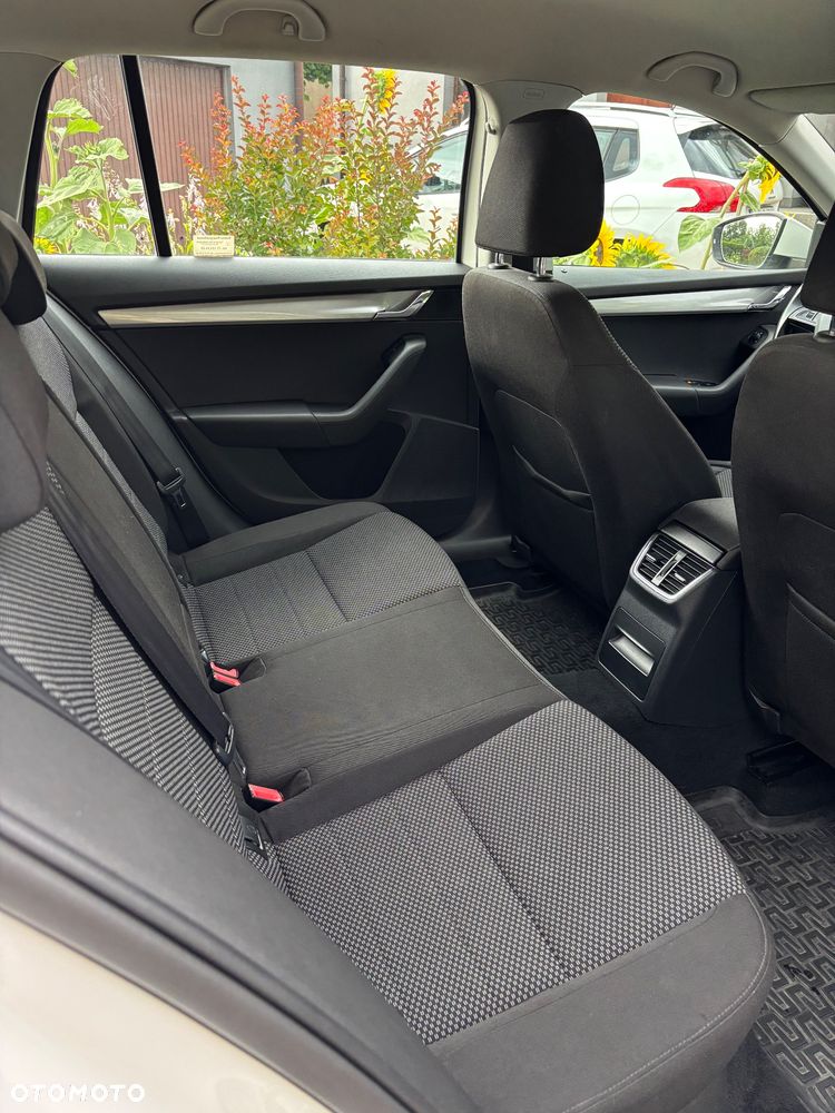 Skoda Octavia 1.6 TDI Ambition - 11