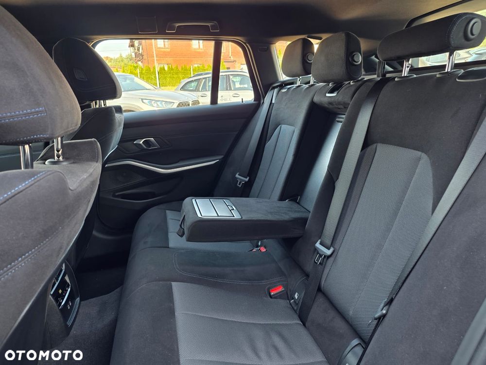 BMW Seria 3 330i xDrive M Sport sport - 15