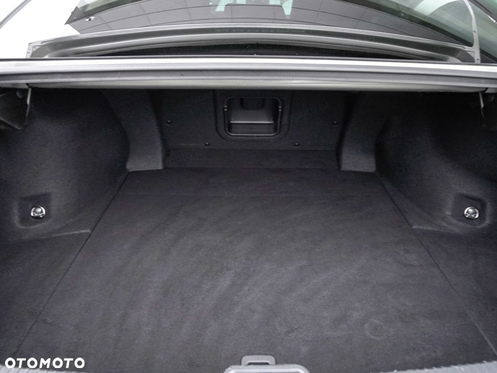 Lexus ES 300h F Sport Design - 16