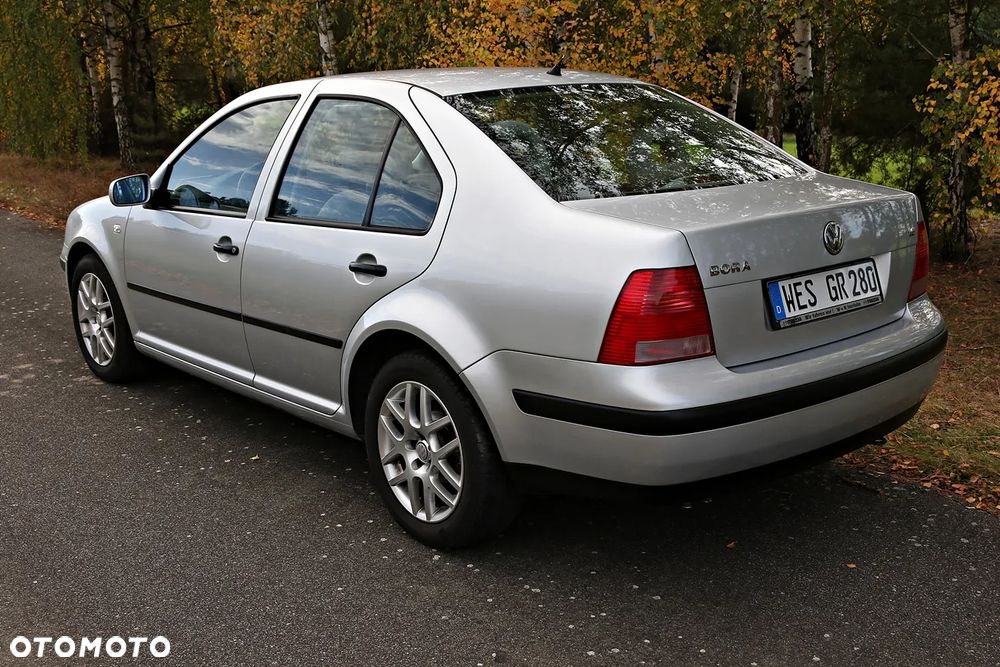 Volkswagen Bora Variant 1.6 - 25