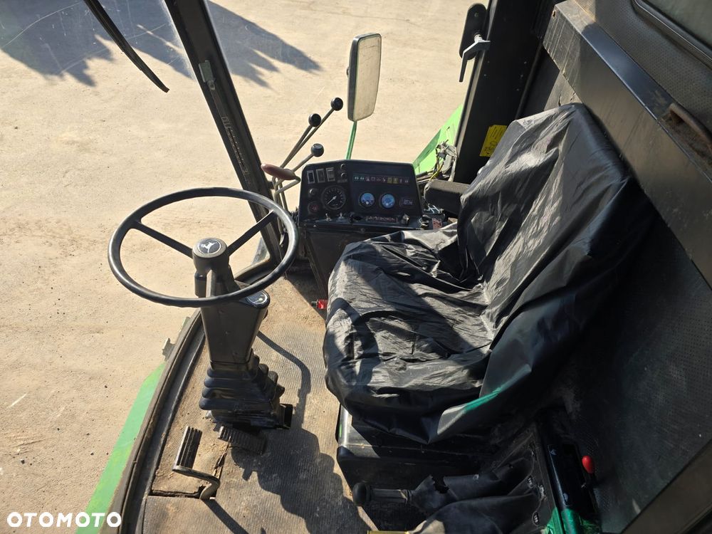 John Deere 1075 - 10