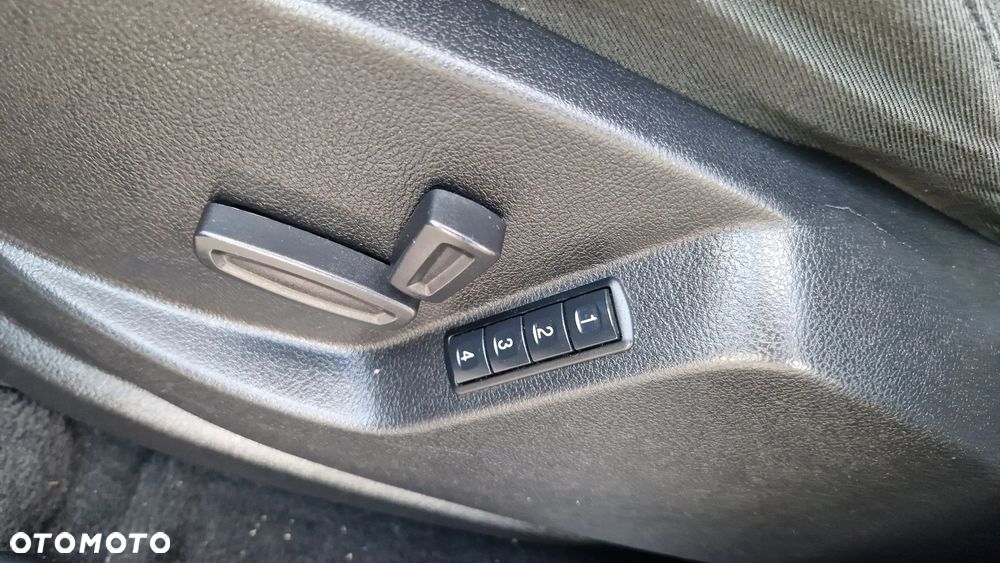 Ford S-Max 2.0 TDCi DPF Titanium X - 32