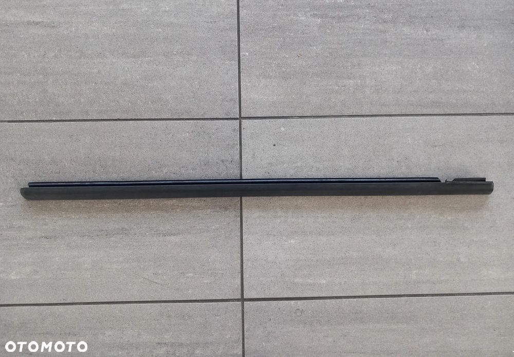 Uszczelka zewnętrzna szyby drzwi tylnych - prawa taśma Ford Focus 1748426 - 1